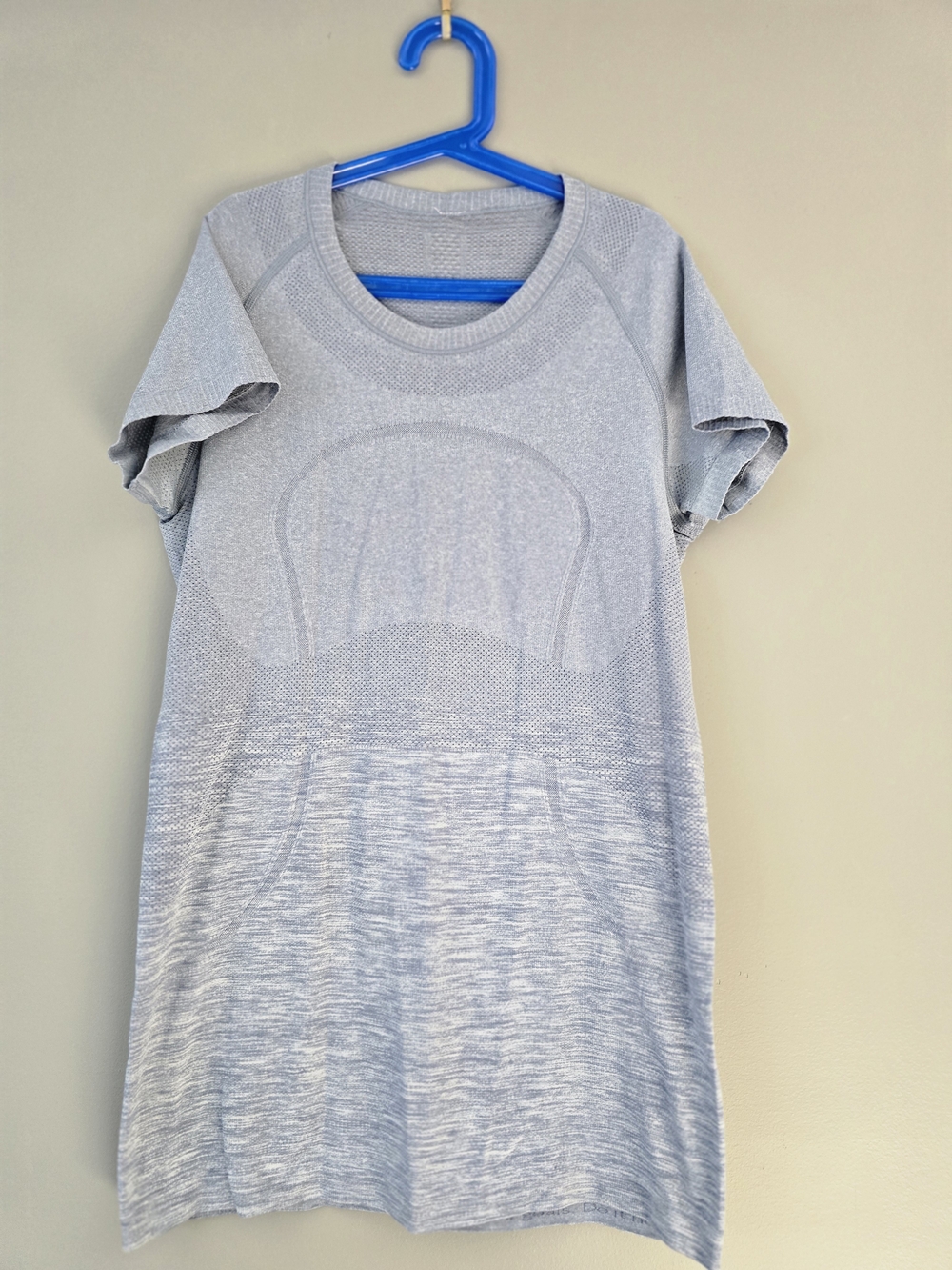 Lululemon Swiftly Tech Short Sleeve Crew In Heathered Silver Fox. Size 8